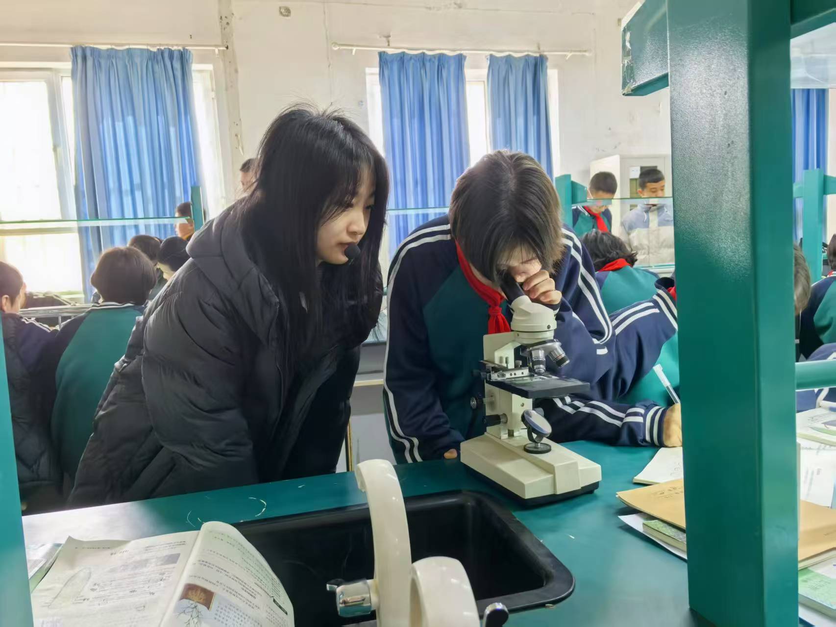 科学实验.jpg