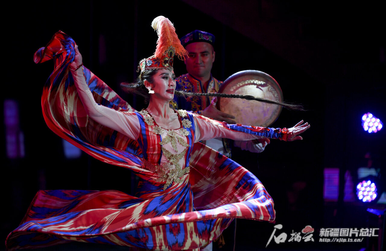 新疆文化艺术节 | 《丝绸之路·千年印象》舞动大巴扎