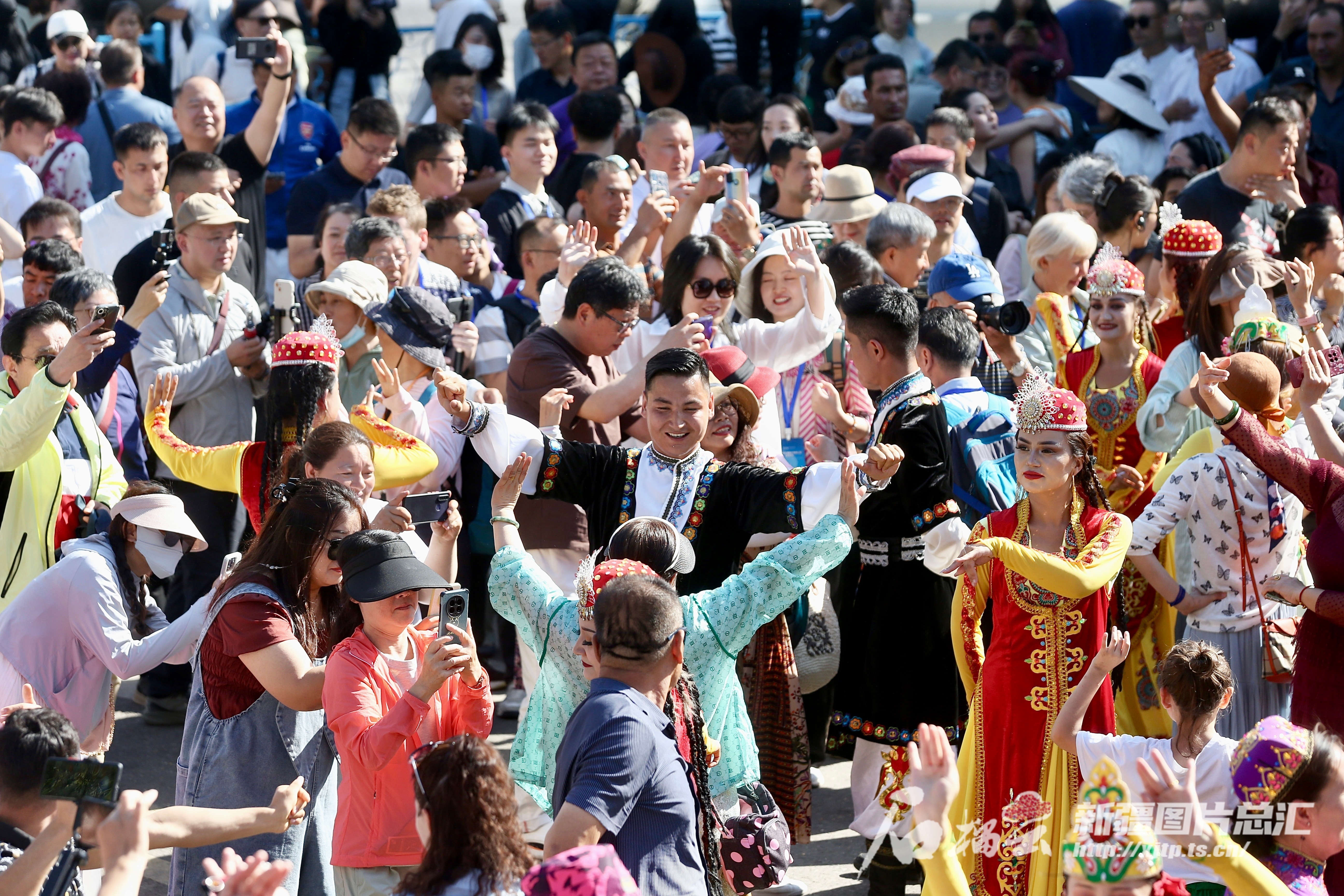 千人共舞 共度古尔邦节