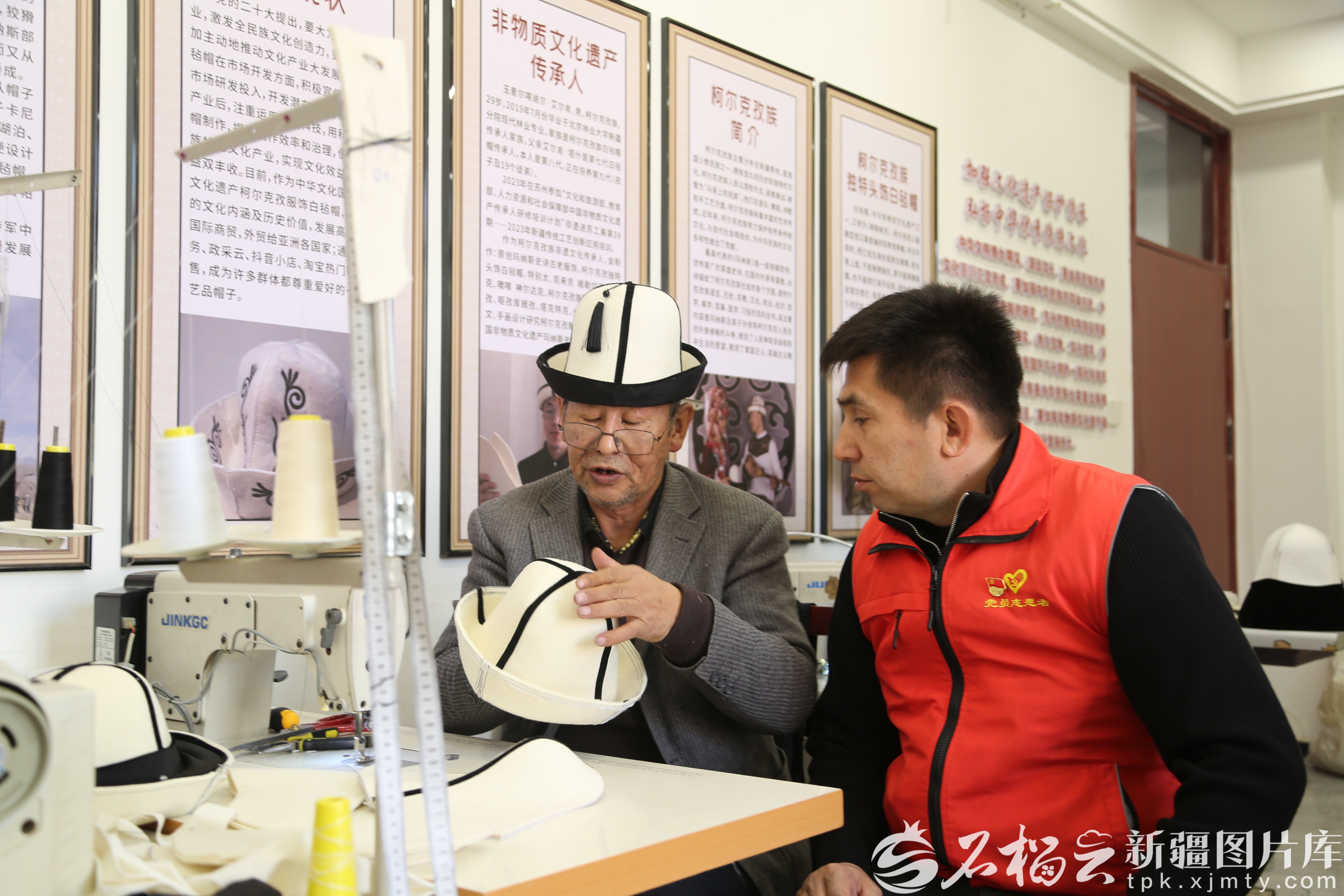 柯尔克孜族白毡帽巧用电商 年销超百万元