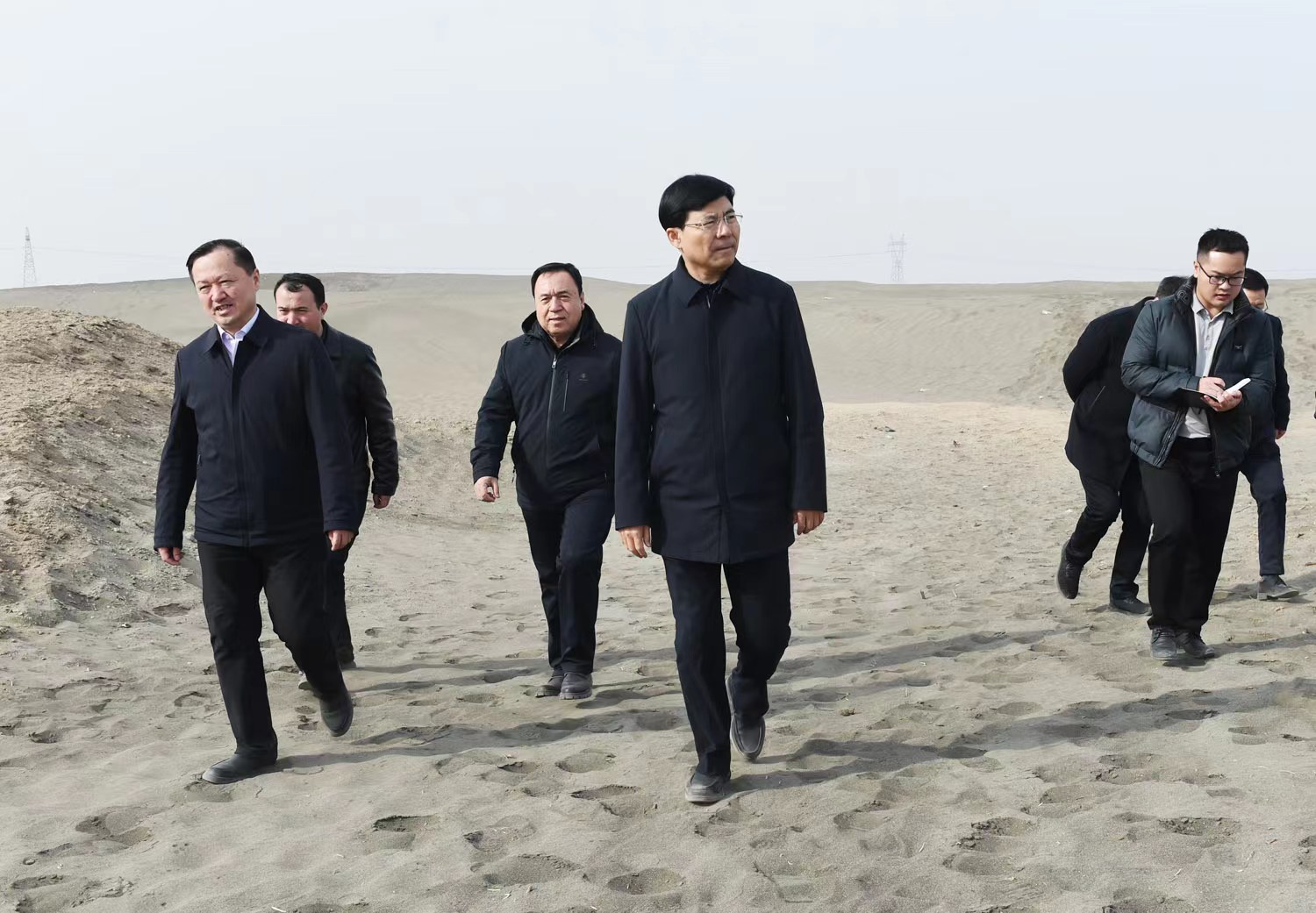 马学良在调研节日期间旅游市场时强调提升服务质量做好保障工作让市民