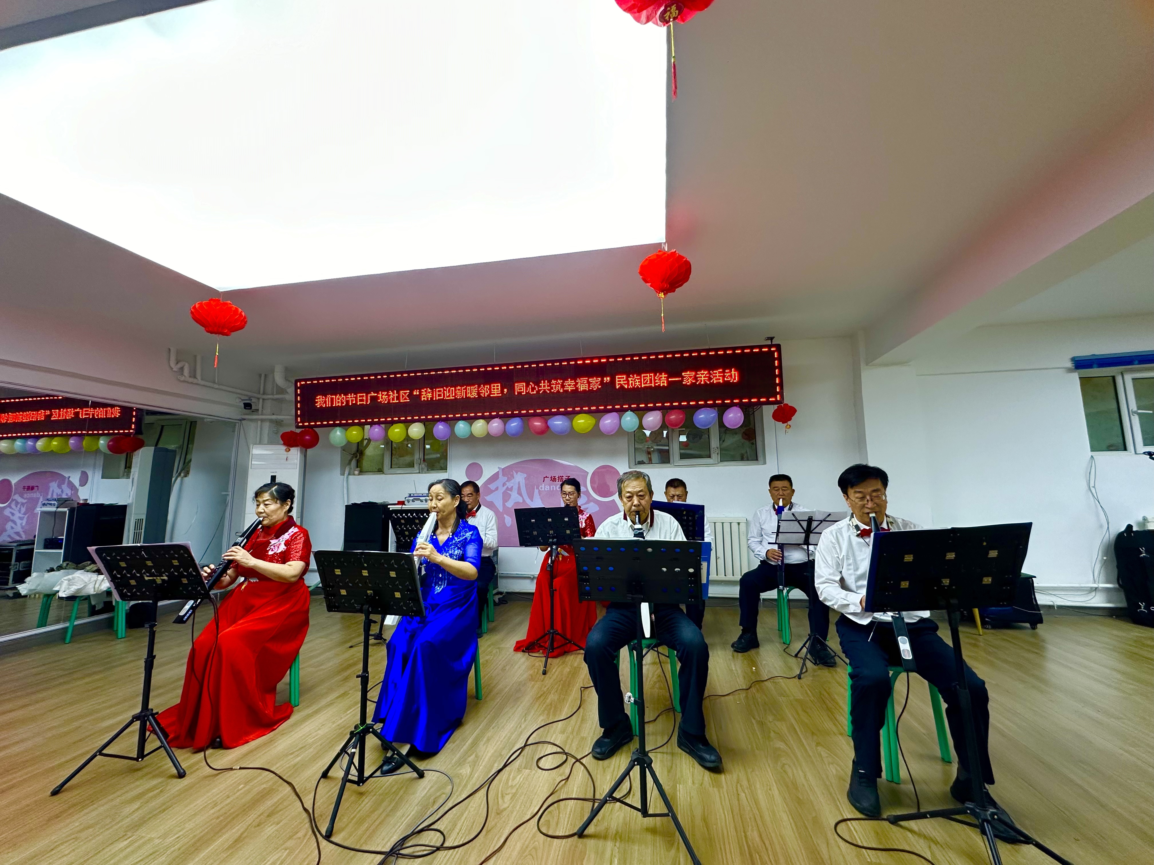 欢声笑语辞旧岁 歌舞飞扬庆元旦——吐鲁番市多彩活动奏响新年序曲