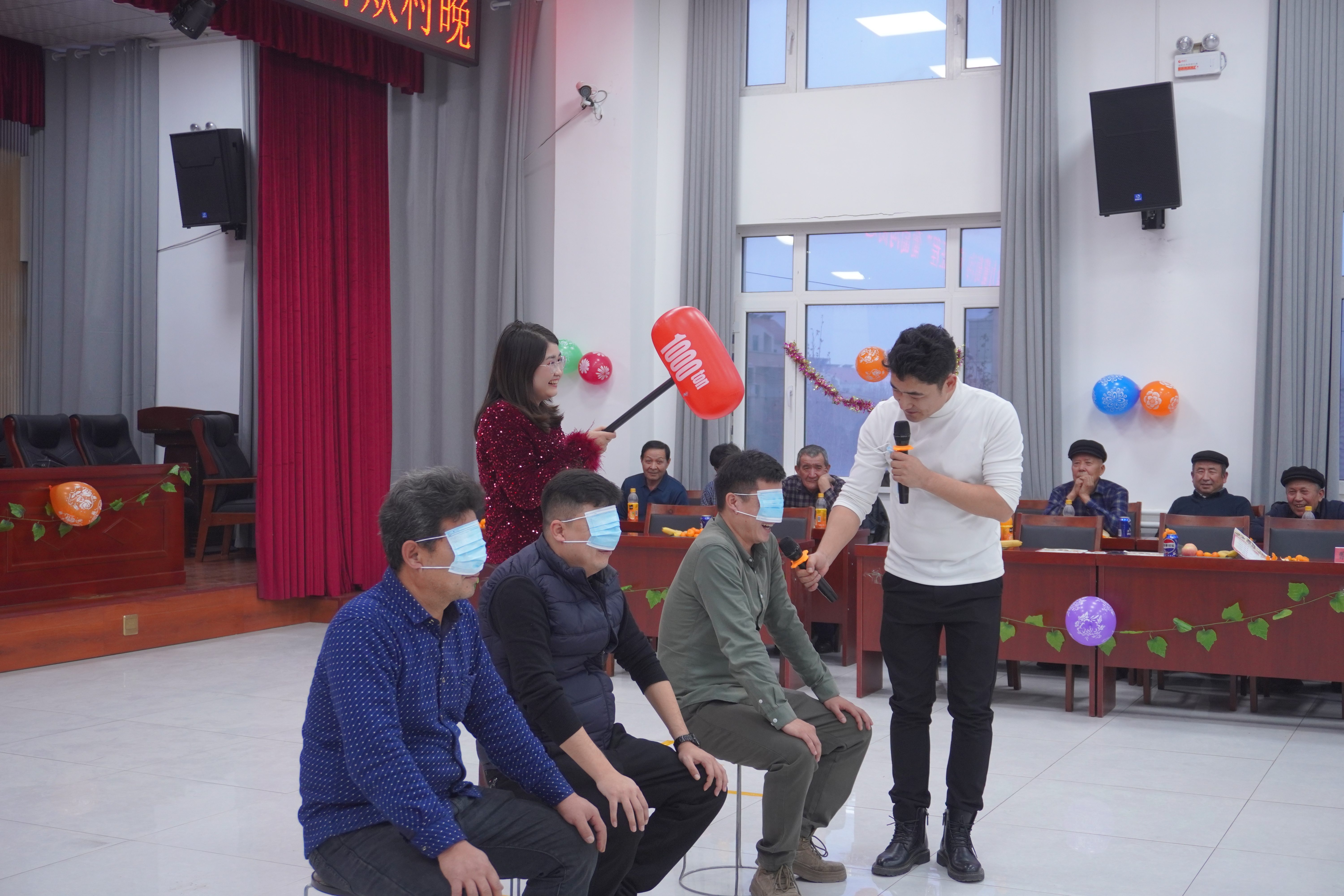 欢声笑语辞旧岁 歌舞飞扬庆元旦——吐鲁番市多彩活动奏响新年序曲