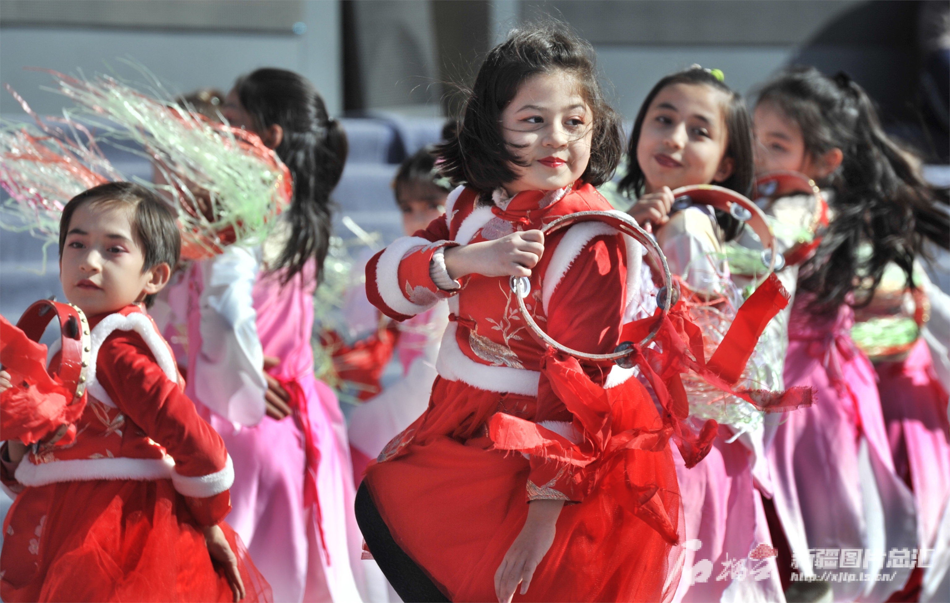 新年怎么过看新疆人这样欢乐度佳节