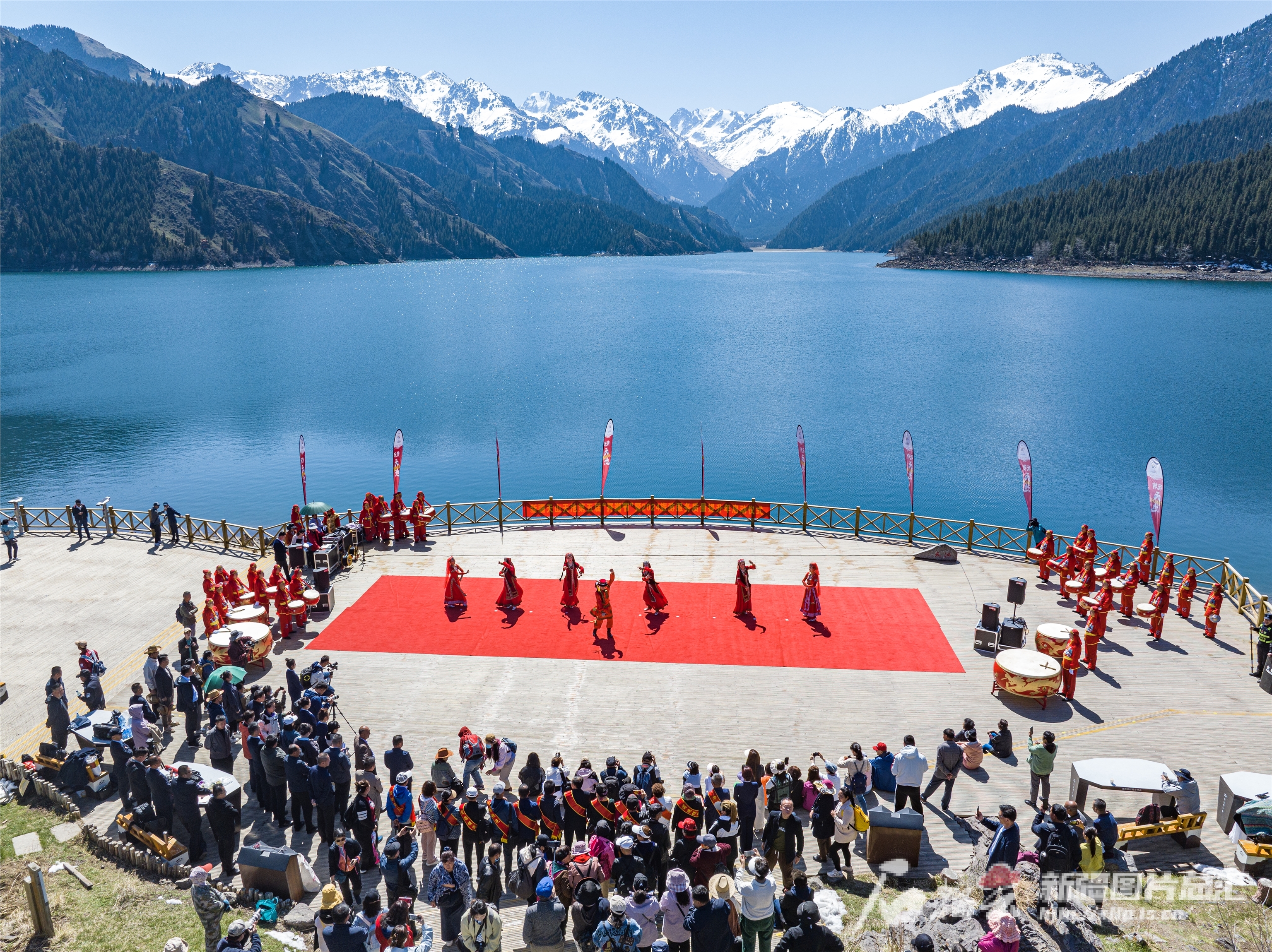 天池开湖迎客来